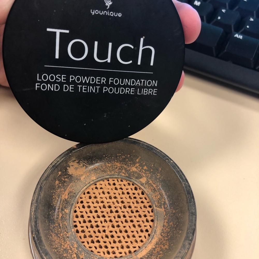 Younique loose powder foundation!